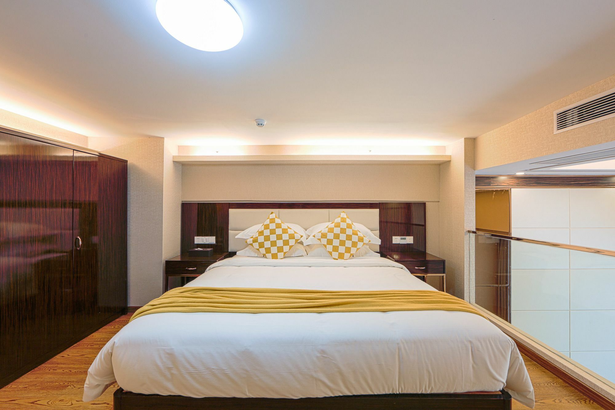 Waifiden Duplex Hotel Apartment Zhongyong Jinyu Branch-Free Shuttle Bus During The Canton Fair Exterior photo